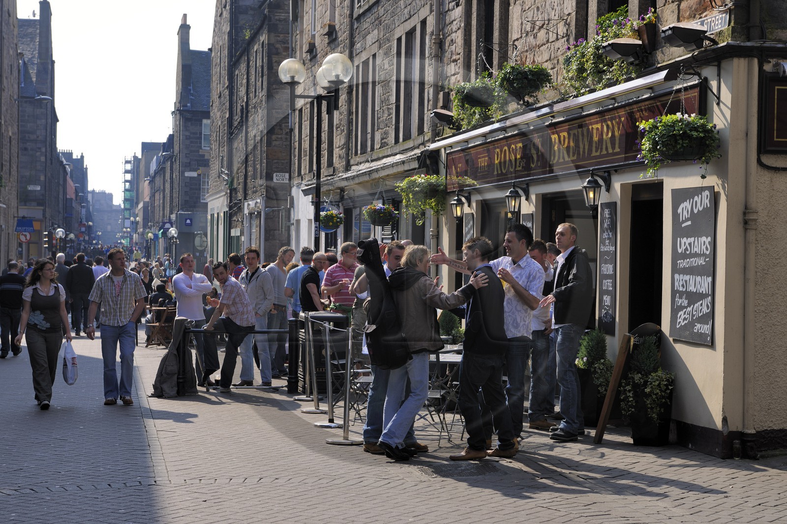 Royaume-Uni, Ecosse, Edimbourg, pub dans Rose street juste derrière Princes street
