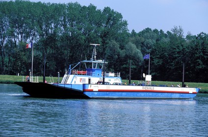 France, Bas Rhin, Rhine, unique ferry crossing between France and Germany in Rhinau