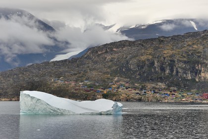 Groenland, cote ouest, baie de Baffin, le petit village de Ukkusissat dans le fjord Uummannaq