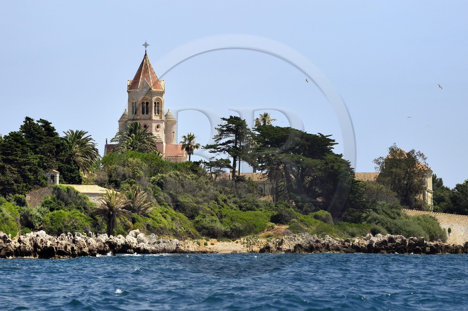 France, Alpes-Maritimes (06), Cannes, Iles de Lérins, Ile de Saint-Honorat, Abbaye de Lérins, l'église abbatiale du monastère