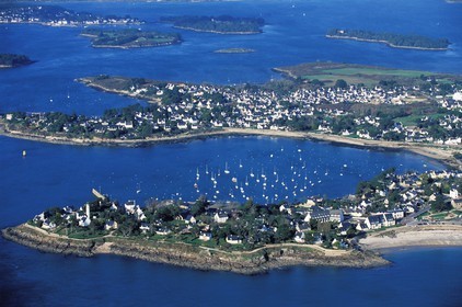 France, Morbihan (56), baie de Quiberon, village d' Arzon, Port-Navalo à l' entrée du golfe du Morbihan (vue aérienne)