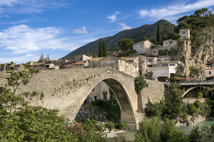 France, Drome, Drome provencale, Nyons, the arched bridge over the Eygues dating from the beginning of the 15th century