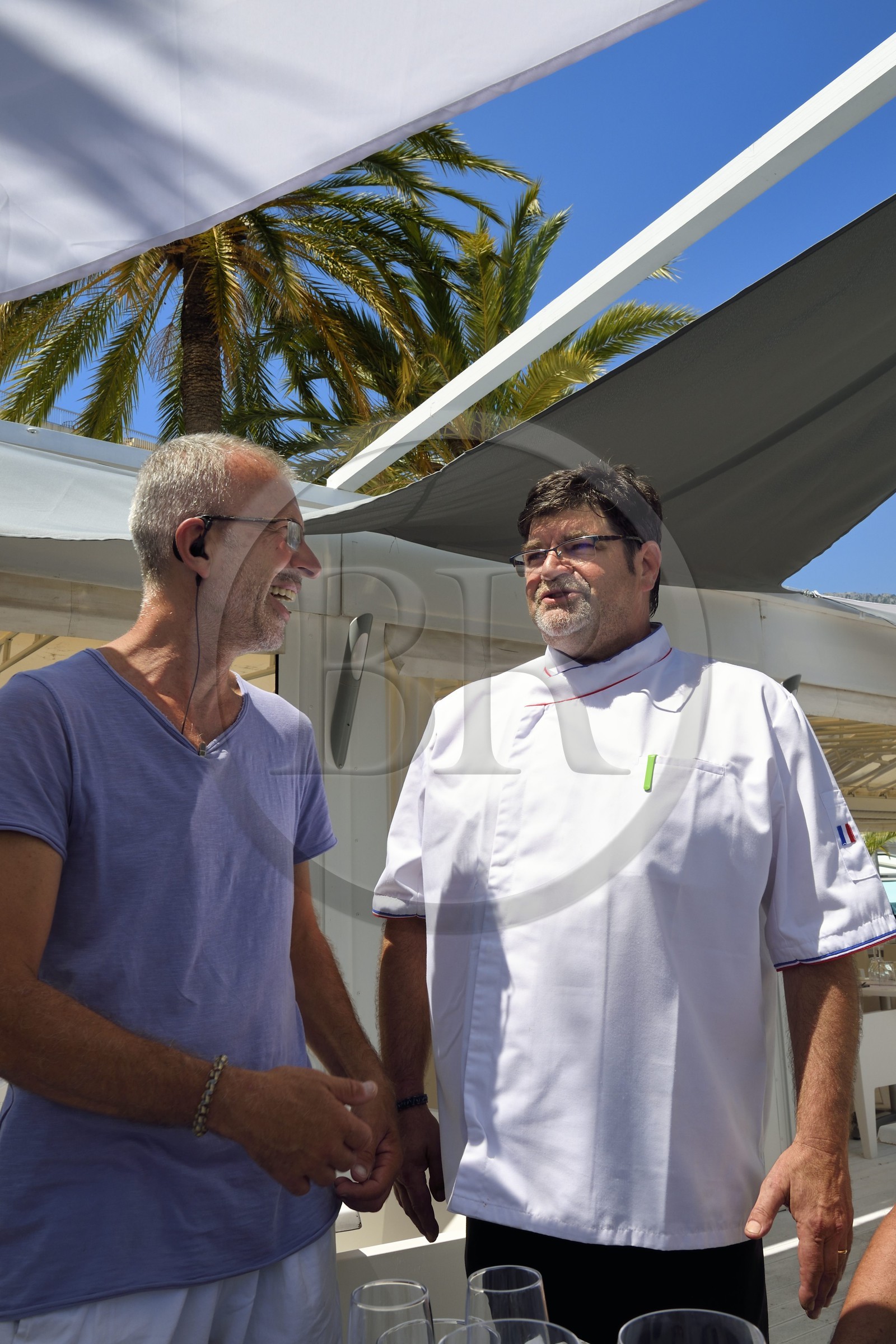 France, Alpes-Maritimes (06), Menton, restaurant de plage Les Sablettes Beach, le patron Aldo et son chef