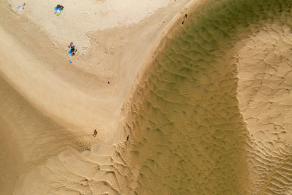 Portugal, Algarve, Parc Naturel de la Ria Formosa, Tavira, plage du village de Cacela Velha (vue aérienne)