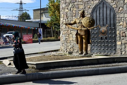 Azerbaïdjan, ville de Quba (Guba), statue du khan Hussein Ali