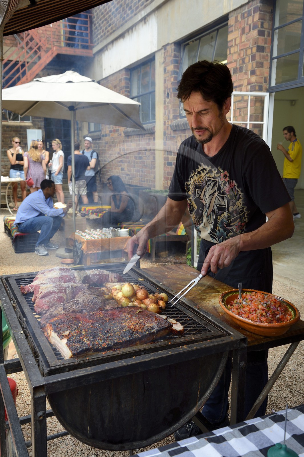 Afrique du Sud, province de Gauteng, Johannesburg, quartier de Maboneng, Arts on Main, lieu culturel dans un ancien entrepôt rénové qui a été construit à l'origine en 1911, mélangeant galeries d'art, librairies, restaurants et boutiques à la mode