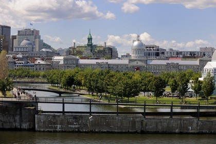 Canada, province de Québec, Montréal, quartier du Vieux-Montréal, la ville depuis le Vieux-Port