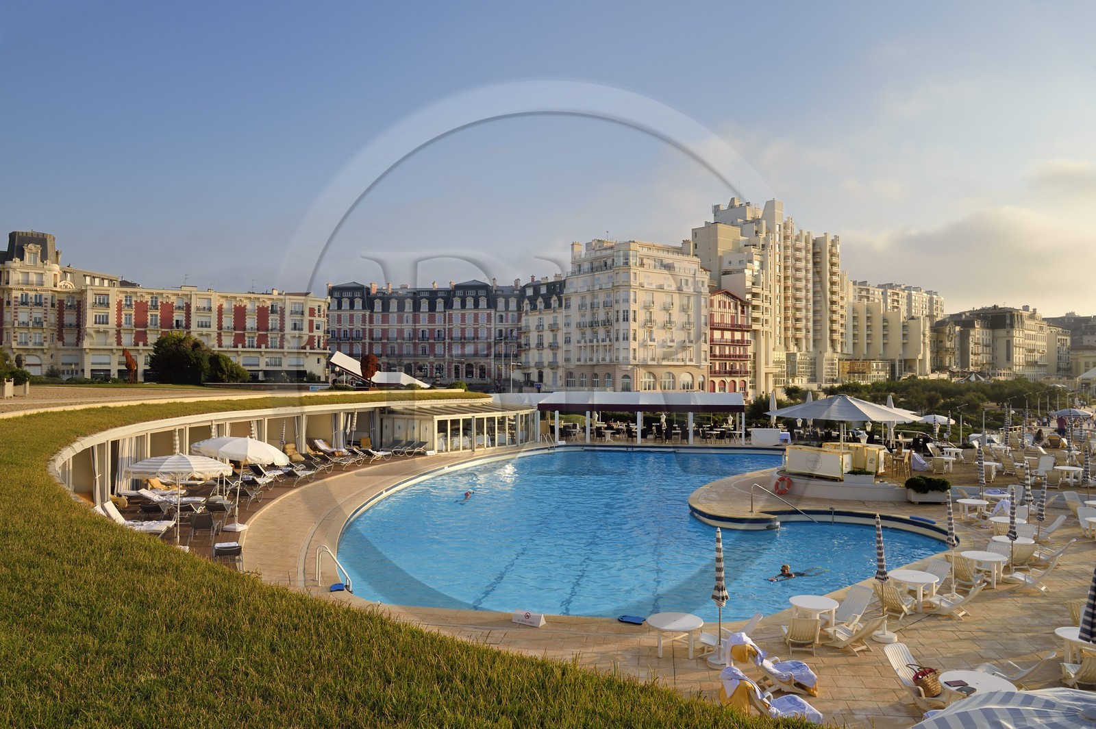 France, Pyrénées-Atlantiques (64), Pays-Basque, Biarritz, la piscine de l'Hotel du Palais