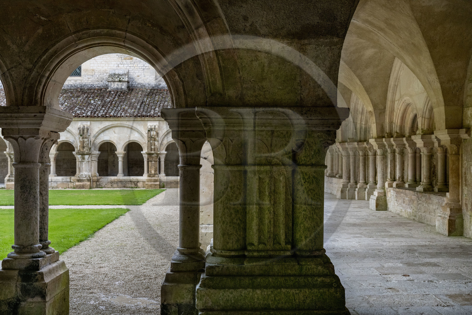 France, Côte-d'Or (21), Marmagne, l'abbaye cistercienne de Fontenay classée au Patrimoine Mondial de l'UNESCO, le cloître