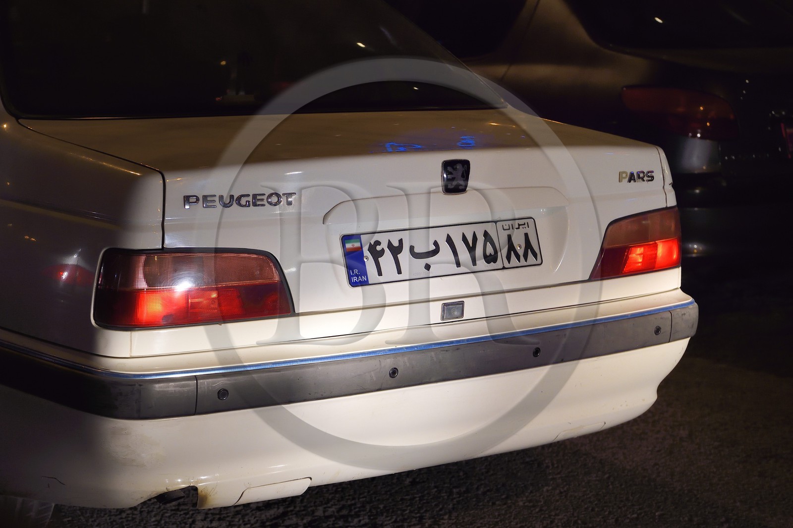 Iran, province d'Ispahan, Ispahan, voiture francaise Peugeot vendue en Iran