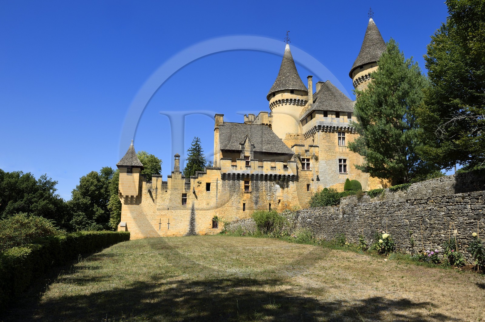 France, Dordogne (24), Périgord Noir, vallée de la Dordogne, Marquay, château de Puymartin, reconstruit au XVe siècle après la Guerre de Cent Ans