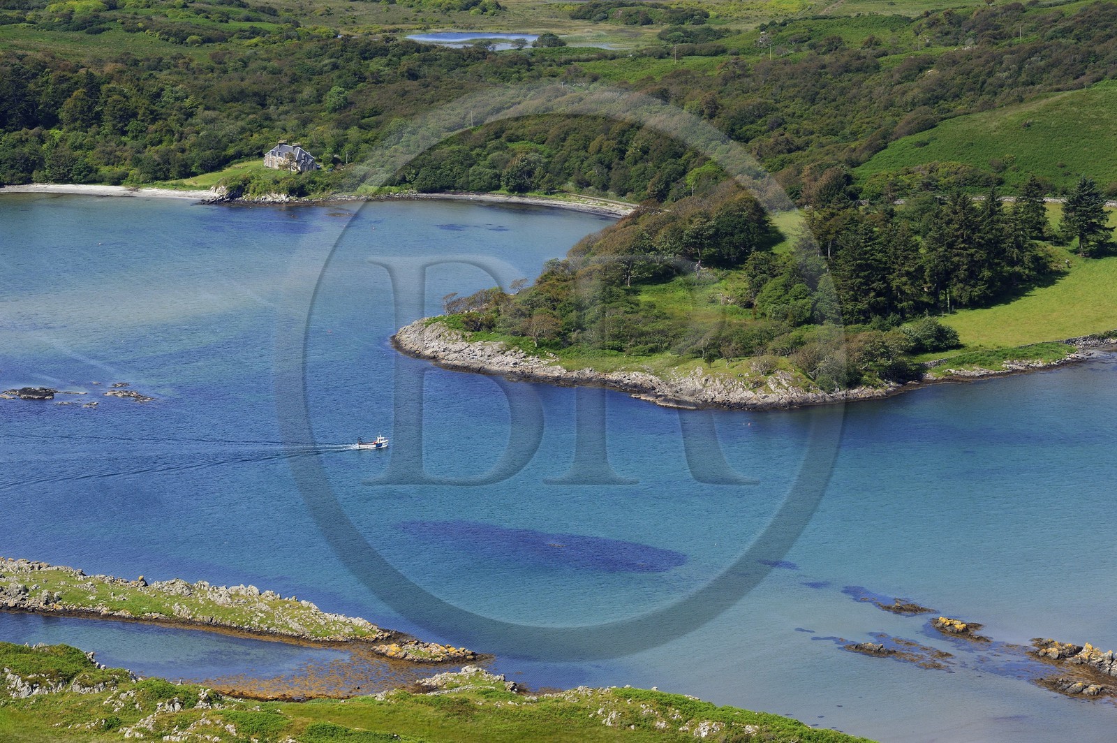 Royaume-Uni, Ecosse, Hébrides intérieures, Ile de Islay, Ardilistry Bay sur la côte Est (vue aérienne)