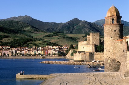 France, Pyrenees Orientales, Collioure, church of Notre Dame des Anges and the royal castle