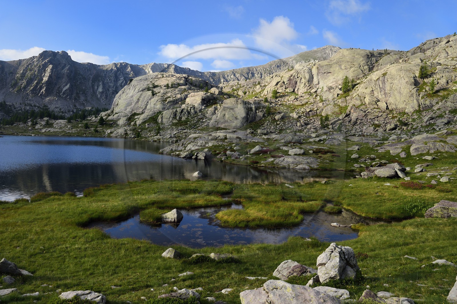 France, Alpes-Maritimes (06), parc national du Mercantour, la Vallée des Merveilles parsemée de milliers de gravures rupestres de l'Age de bronze, le lac Fourcat