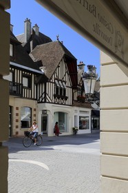 France, Calvados (14), Pays d'Auge, Deauville, boutiques de luxe rue du Casino