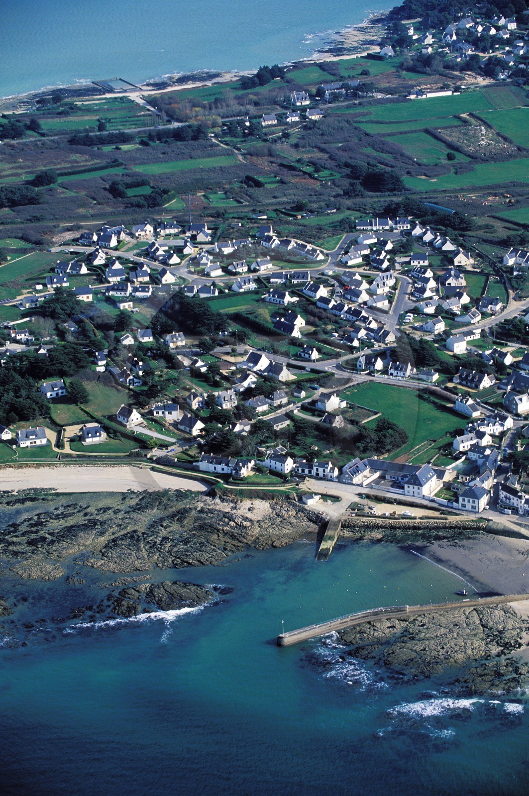 France, Morbihan (56), presqu'île de Quiberon, Portivy vers l' isthme de Penthièvre (vue aérienne) France, Morbihan (56), presqu'île de Quiberon, Portivy vers l' isthme de Penthièvre (vue aérienne)