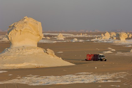 Egypt, Libyan Desert, bivouac in the White Desert North of Farafra