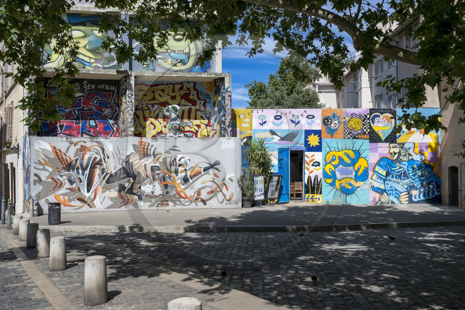 France, Bouches-du-Rhône (13), Marseille, quartier du Panier, peintures murales et graffitis place de la Charité