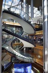 France, Bas-Rhin (67), Strasbourg, quartier européen, le Parlement européen, batiment Louise-Weiss, structure hélicoïdale de l’escalier protocolaire inspirée de l’étude de Léonard de Vinci