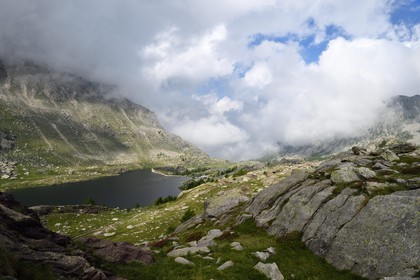 France, Alpes-Maritimes, parc national du Mercantour (Mercantour National Park), the Vallee des Merveilles (Valley of Wonders) scattered with thousands of rupestral engravings of the Bronze Age, the Long lake