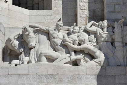 France, Alpes-Maritimes (06), Nice,  le vieux port, place Guynemer, monument aux morts de style Art déco