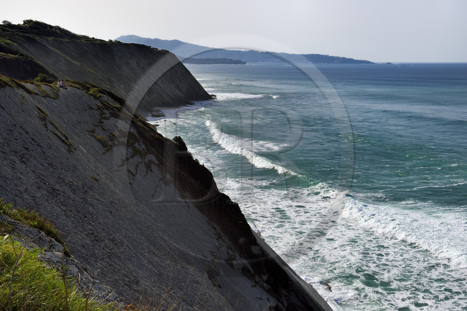 France, Pyrénées-Atlantiques (64), Pays-Basque, la Corniche Basque, Urrugne, la côte Atlantique vers Socoa, falaises de flysch France, Pyrenees Atlantiques, Basque Country coast, the Basque Corniche, Urrugne, the Atlantic coast towards Socoa, flysch cliffs
