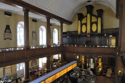 Irlande, Dublin, John M Keating Bar restaurant dans l'ancienne église St.Mary's church