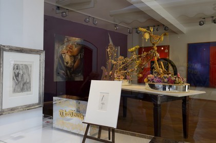 Germany, Baden-Wurttemberg, Freiburg im Breisgau, art gallery on the corner of the Schusterstrasse street