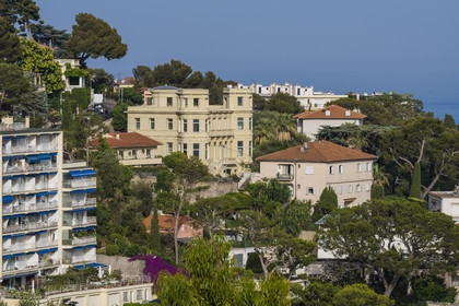 France, Alpes-Maritimes, Cap d'Ail, the White Pearl called Villa Lumière built by one of the Lumière brothers, in the center of the picture