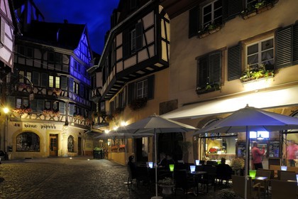 France, Haut-Rhin (68), Colmar, maisons à pans de bois dans la rue des Marchands