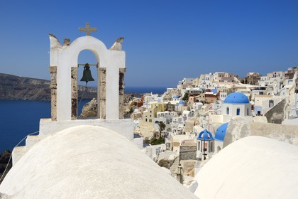 Greece, Cyclades, Aegean Sea, Santorini (Thira or Thera), the village of Oia overlooking the Caldera