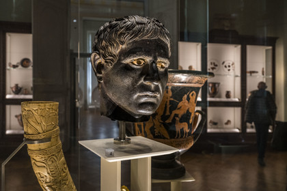 France, Paris (75), Bibliothèque Nationale de France (National Library of France), Richelieu site, the Luynes Hall, male portrait, Abruzzo (Italy), between 340 and 200 BC, this head belonged to an honorary statue of a Samnium nobleman