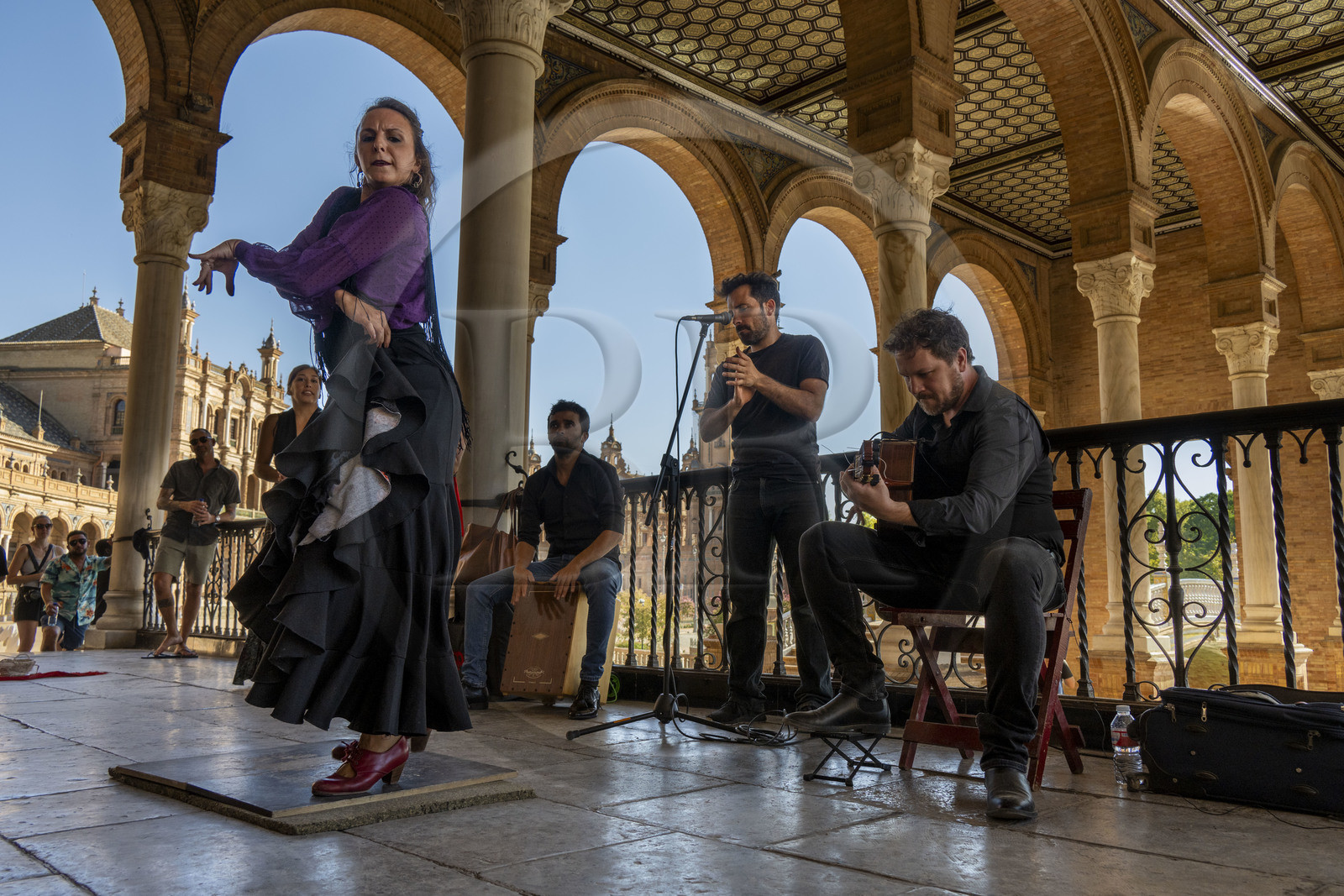 Espagne, Andalousie, Séville, Parque de Maria Luisa, Plaza de Espana (Place d'Espagne) construite par l'architecte Anibal Gonzalez pour l'Exposition ibéro-américaine de 1929, spectacle de danse flamenco