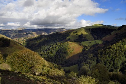 France, Pyrénées-Atlantiques (64), Pays-Basque, vallée des Aldudes, Urepel, frontière espagnole et limite du pays Quint (Kintoa)