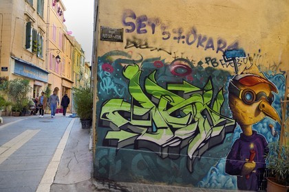 France, Bouches-du-Rhône (13), Marseille, quartier du Panier, graffitis à l’angle rue du Panier et rue Puits Saint-Antoine
