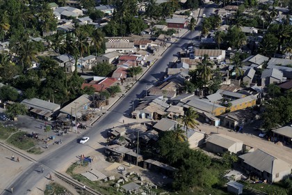 Tanzania, Dar es-Salaam, the railway crossing a suburb (aerial view)