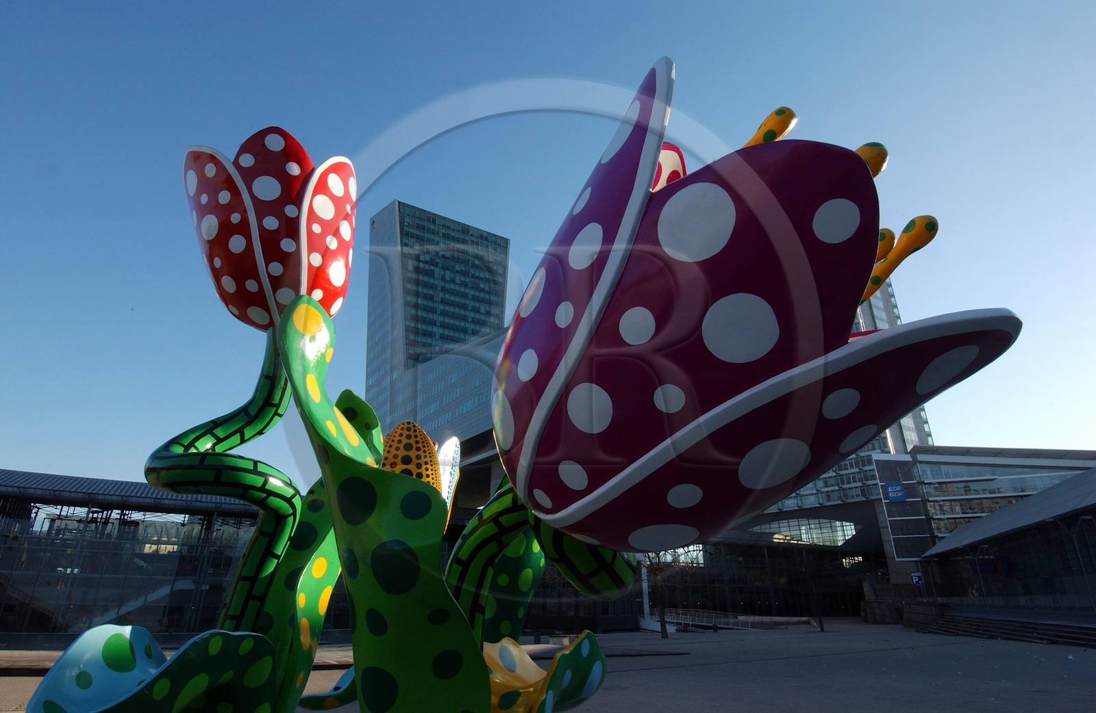 France, Nord (59), Lille, quartier Euralille, Esplanade François-Mitterrand, Les tulipes de Shangri-La, sculpture permanente de Yayoi Kusama