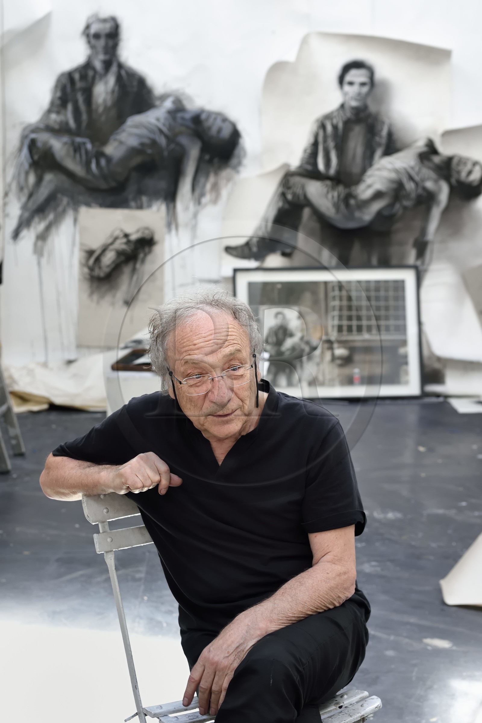 France, Ivry-sur-Seine (94), l'artiste plasticien Ernest Pignon-Ernest dans son atelier France, Ivry-sur-Seine (94), l'artiste plasticien Ernest Pignon-Ernest dans son atelier