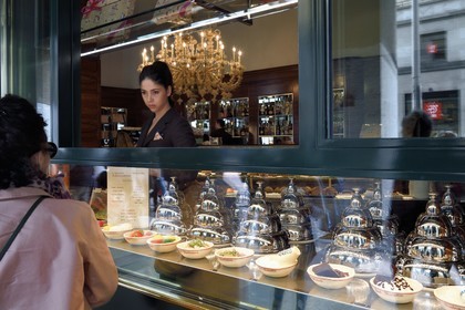 Italy, Lombardy, Milan, ice cream pastry Sant Ambroeus on Corso Giacomo Matteotti