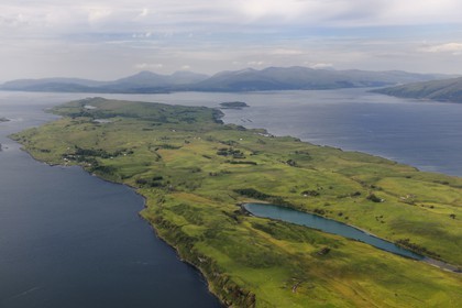 Royaume-Uni, Ecosse, Highland, l'Ile de Lismore au premier plan et l'Ile de Mull à l'horizon (vue aérienne)