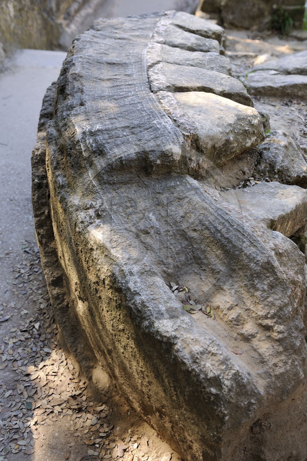 France, Gard (30), le Pont du Gard, dépot calcaires du à des siècles d'écoulement d'eau à la sortie de l'aqueduc romain France, Gard (30), le Pont du Gard, dépot calcaires du à des siècles d'écoulement d'eau à la sortie de l'aqueduc romain