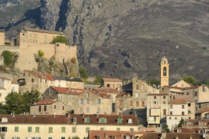 France, Haute-Corse (2B), Corte, la citadelle du XVe siècle domine la vieille ville