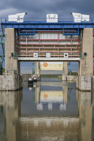France, Gard (30), Aigues-Mortes, les Portes de Vidourle qui permettent au canal du Rhône à Sète de franchir le fleuve Vidourle et de controler ses crues
