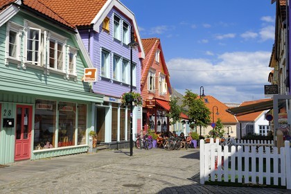 Norway, Rogaland County, Stavanger, colourful houses ans shops in Holmegate Street in downtown