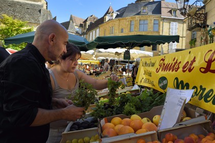 France, Dordogne (24), Périgord Noir, vallée de la Dordogne, Sarlat-la-Canéda, jour de marché Place de la Liberté, Patrick Lavergne le Chef de cuisine du restaurant Présidial