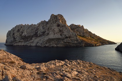 France, Bouches du Rhone, Marseille, National Park of the Calanques, Les Goudes, Passages des Croisettes, the cliffs of the Ile Maire (request for authorization necessary before publication)