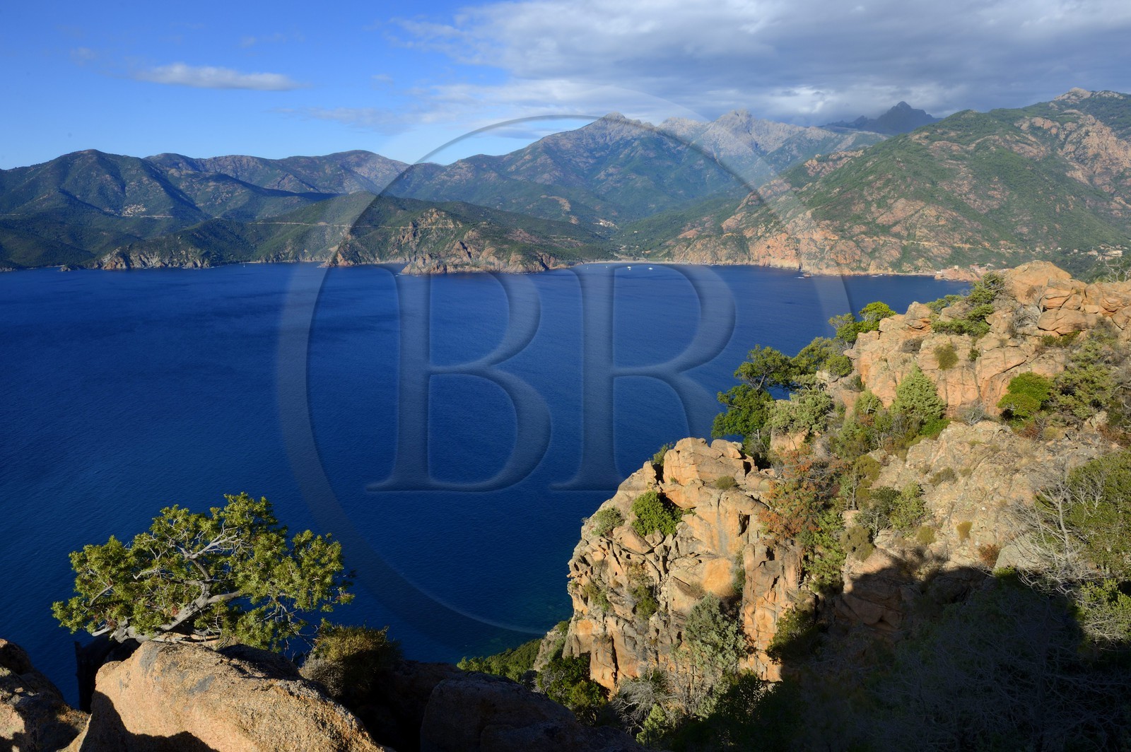 France, Corse-du-Sud (2A), Golfe de Porto, classé Patrimoine Mondial de l'UNESCO, calanches de Piana aux rochers de granit rose depuis le lieu dit du Chateau-Fort