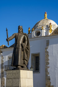 Portugal, Algarve, Faro, the old town, Afonso III statue in front of the Faro Municipal Museum in the former Nossa Senhora da Assuncao convent