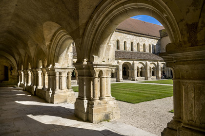 France, Côte-d'Or (21), Marmagne, l'abbaye cistercienne de Fontenay classée au Patrimoine Mondial de l'UNESCO, le cloître