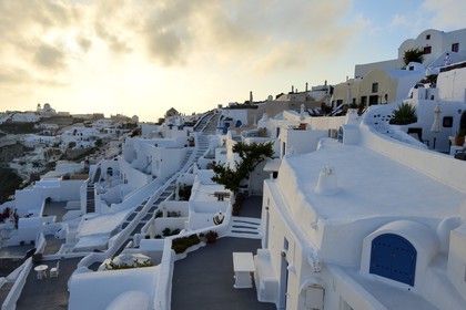 Grèce, Les Cyclades, mer Égée, île de Santorin (Thira ou Théra), village de Oia, l'hôtel Relais & Châteaux Kirini Suites & Spa